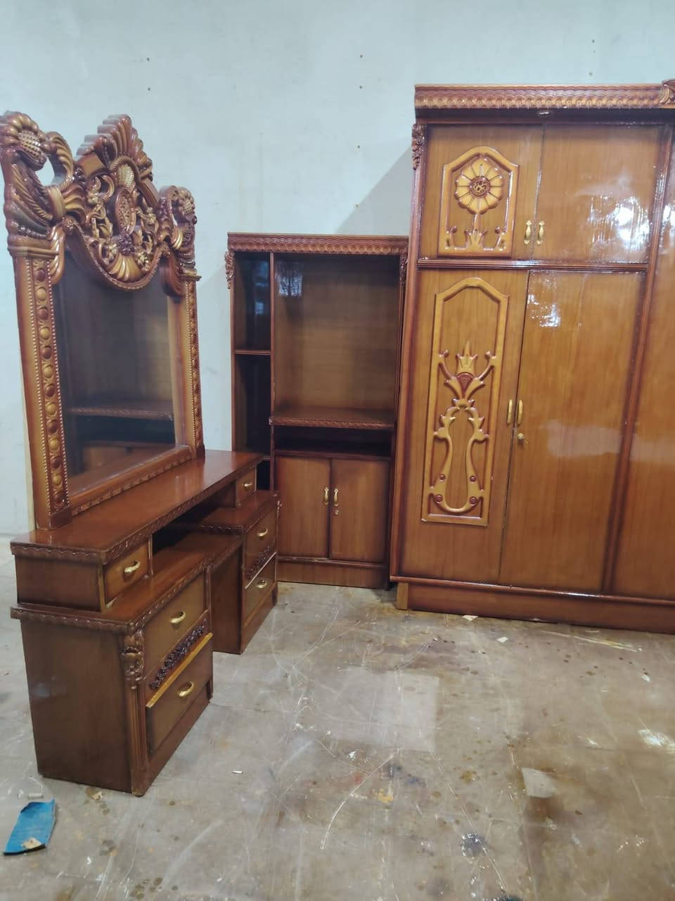 غرفة صاج كاملة،،،،، كل ضرر مابيها 
السعر،،، 600وبيه مجال العنوان حلة ابو غرق 
#للبيع


**إذا كنت صاحب هذا الإعلان وتريد حذفه لأي سبب، رجاءا أرسل رسالة إلى الدعم الفني**