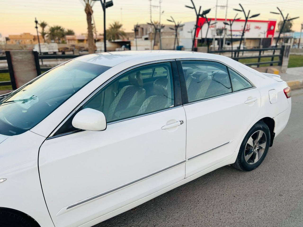 السلام عليكم للبيع كامري موديل 2007خليجي
رقم بغداد   
محرك 4سلندر
كير ومحرك مكفول 
تبريد ثلج 
تخم تاير جديد 
الصدر امامي شد وكاله ياباني 
الخلفي تعبان 
مصبوغه حزام الجماليه
ضربته جاملخ الامامي جهت اليمنه 
تحويل ثاني يوم
المكان الانبار القضاء الخالديه السعر 88بيه مجال
الرقم الهاتف ***********
