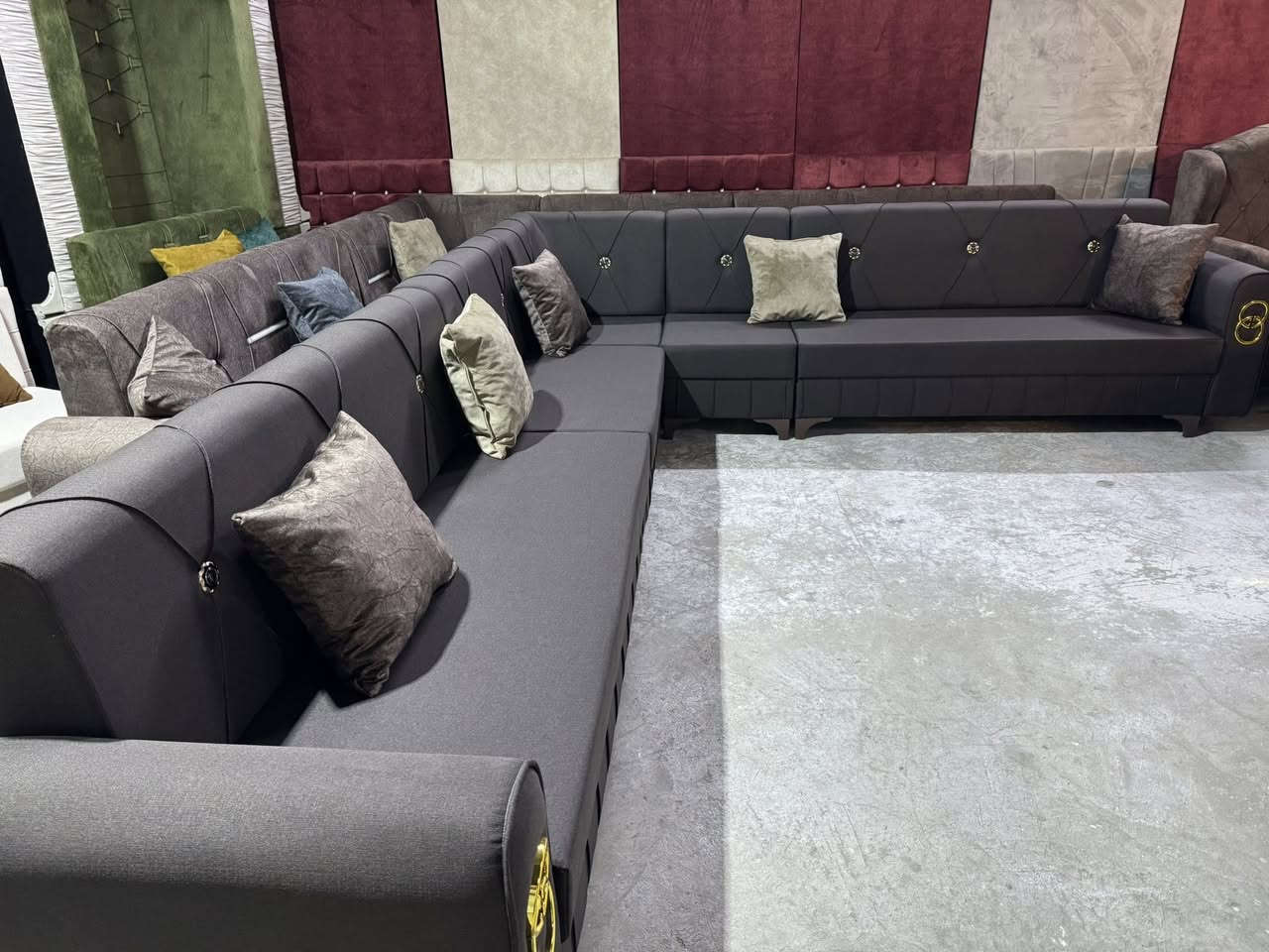 دواوين جديده ما مستخدمه شغل درجه اولى لقماش خاولي و قديفه شرط الضمان سنه بأسعار مناسبه السعر ((خاااص)) للستفسار ***********
نگدر نشتغل تفصال حسب الطلب 👉👉👉
يوجد توصيل كافه مناطق السليمانيه 
عنوانه ..بكرجو شارع عوال مقابيل حديقه كوستجم او مدرسه شنيار للبنات ((معرض حذيفه))
