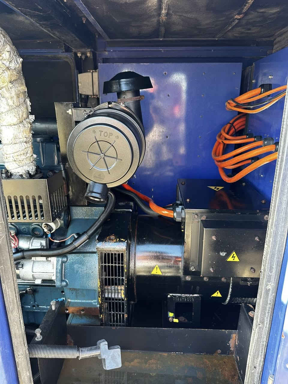 السلام عليكم
للبيع مولد نوع كابوتا ياباني ٤سلندر 
حجم المحرك 3300 وارد  استراليا 
التوليد لوري سومر 32كيفي ثري فيز
كاتم بلادي 100% مع منافذ كهرباء
المولد شرط اخو الزيرو بحالة الوكالة
برغي ما مفتوح شرط لا بخار ولا تنقيص
منضومة حماية بلادي فول أوتوماتيك 
العنوان//بابل-الشوملي-سريع البصره
للأستفسار //***********مهيمن
متوفر توصيل 🚚 إلى جميع المحافظات
