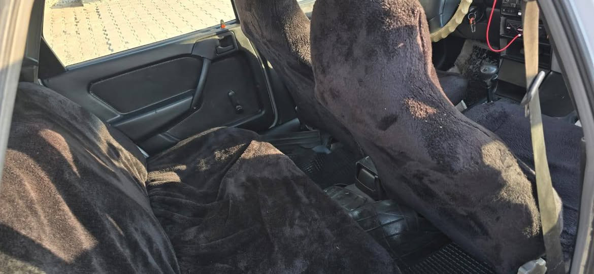 السلام عليكم
فكتره لون ابيض 
موديل 91
شرط كير محرك 
سياره كلشي بلادي قطعتين جاملق فقط 
دفتر بانزين 
رقم دولي سنويه جديد 
السعر 52وبي مجال 
للتواصل ***********
