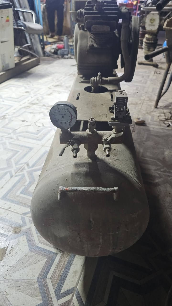 بطل هواء حجم 100لتر وياه تاروسة يحتاجلة فقط ماطور
السعر 150قفل العنوان العمارة


**إذا كنت صاحب هذا الإعلان وتريد حذفه لأي سبب، رجاءا أرسل رسالة إلى الدعم الفني**