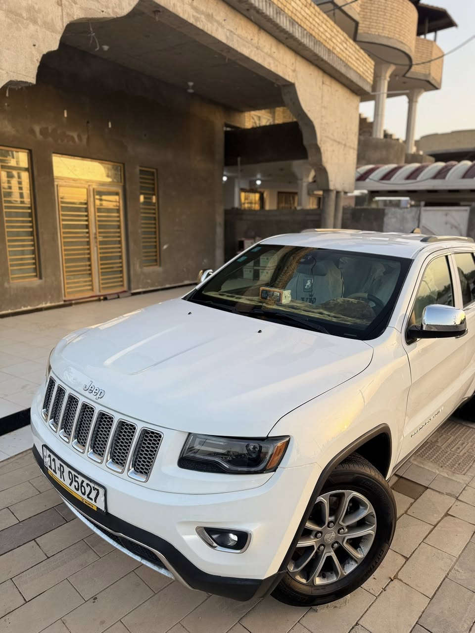 اللهم صلي عل محمد وال محمد#jeep_جيب موديل 2014 بانزين عادي المرغوب رقم بغداد بأسمي شخصيا مشروع وطني سنويه لغايه 2030 تحويل او وكاله حاضر مكفوله من الضربه والحادث والتبديل ( بيها صبغ جاملغ امامي وربع البنيد فقط) بدون دواخل شواصي ولغود كفاله
الباقي كفاله عاامة محرك كير جدد مكفولات ما مفتوحات شرط الفحص حداديه جديده تبريد ثلج ❄️ تدفئه تخم تاير جديد سياره كامله مابيها نقص ابد 
فول مواصفات.   
بصمه.  بصمه أبواب دخول ذكي 
تحكم بالمقود مقود كهرباء. تدفئه مقود
شاشه قلاب كامره حساس امامي خلفي 
داخل اسود ملكي
كشنات جلد كهربائية. تدفئه تبريد
لايت زنون 
انضمه قياده 
مضخم صوت 
وبعد بيها هواي مواصفات 
السيارة كامله مكمله من كلشي محرك وكير 3600 شرط ابيع ع الفحص اذا بيها برغي مفتوح مرجوعه تخم تاير ويل 18 جديد حداده جديدة 100‎%‎ تبريد وتدفئه كله شغال حجر صالنصه موجود السيارة حلوه وجديده وبلعافيه عل الياخذها والشراي يشلع عيوني❤️
السعرررررر 178 وبيها مجال حق الجيه

العنوان بصره للاستفسار عل الرقم ***********
