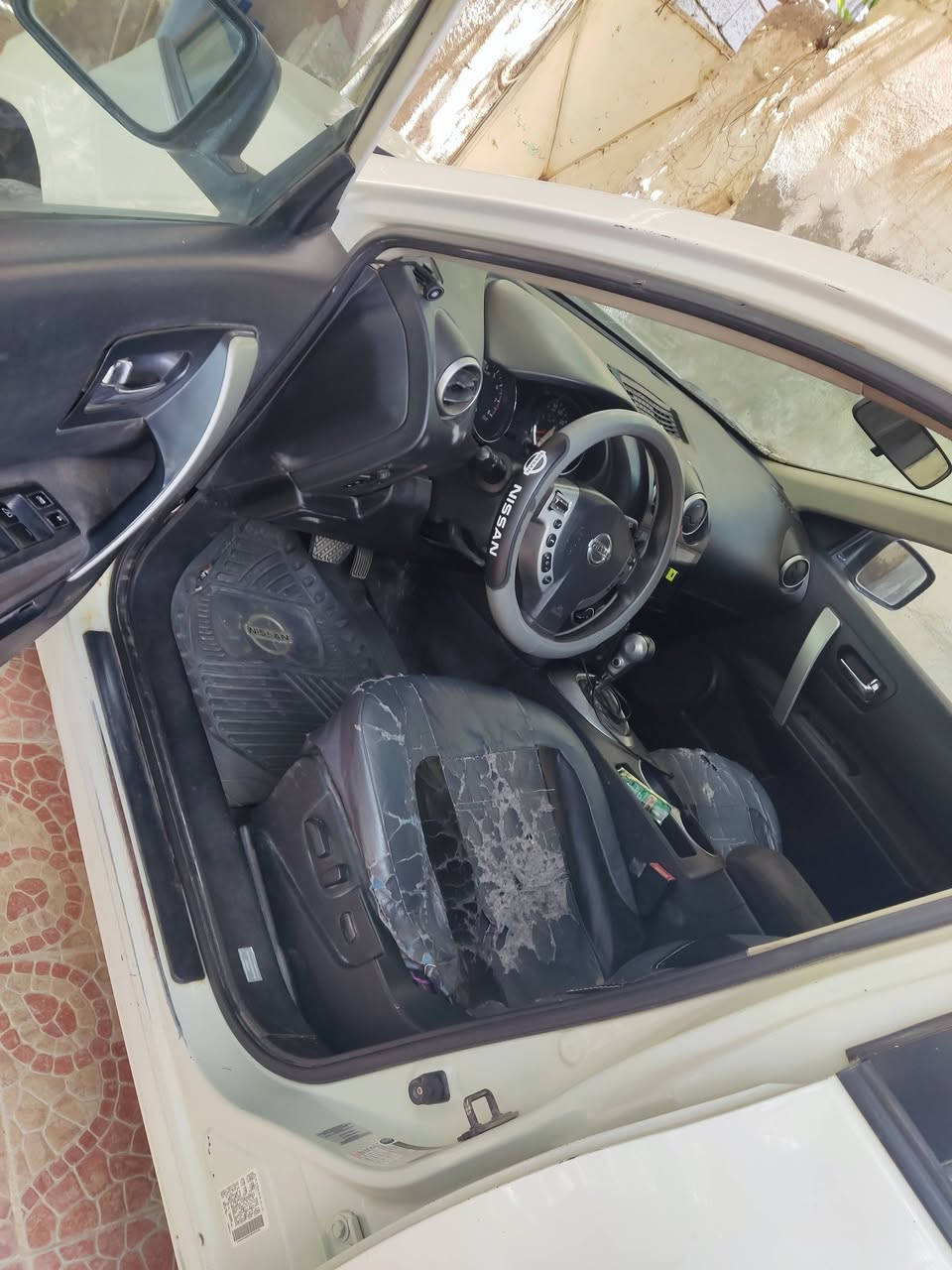 السلام عليكم و رحمة الله و بركاته بيع مستعجل 🚗🚙🚘.... 
سيارة نيسان روج 2011 بأسمي رقم بغداد بيها ٣ قطع صبغ موضحة بالسونار
منظومة غاز جديدة 
 السعر 73 ورقة و بيها مجال 
بيع مستعجل 
لتفاصيل أكثر هذا رقمي ***********
