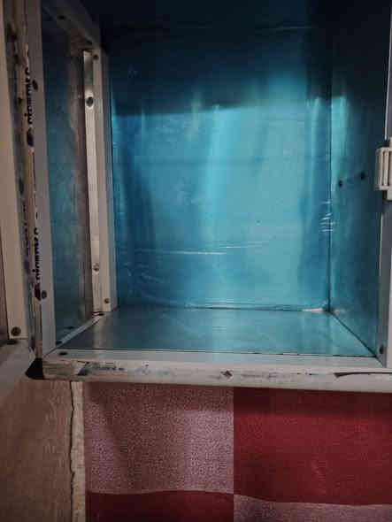 كاونترات للبيع اثنينهن ١٧٥وبيهن مجال 
اللي يريدهن يتصل ع الرقم ***********
