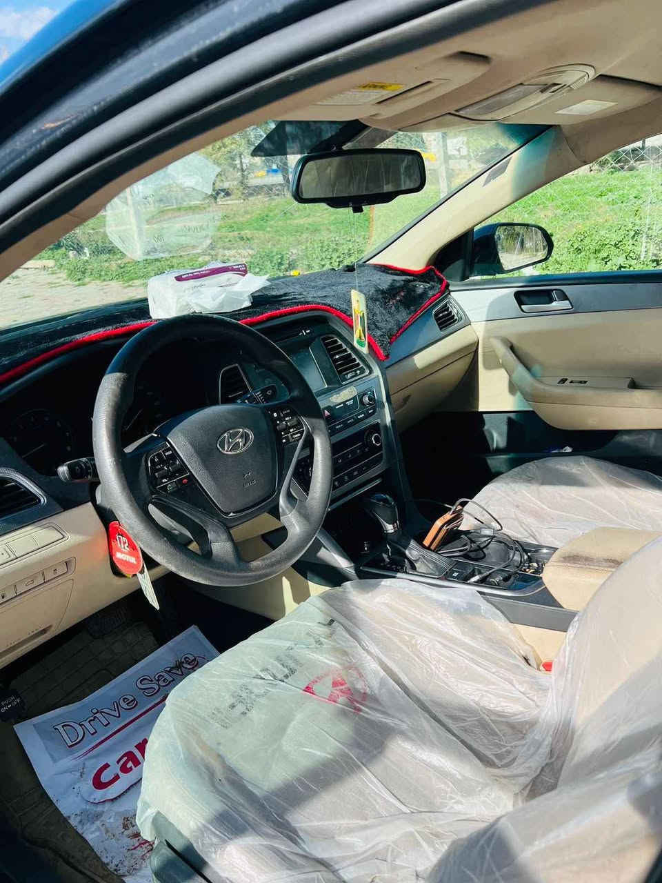 السلام عليكم  سوناتا 2016 وارد امريكي 
الحادث مال امريكا جدا بسيط
محرك 2400GDI 
مواصفاتها
شاشة
كامرة
تحكمات ستيرن
رقم بغداد انكليزي
السيارة باسمي شرط التحويل (ماسوي وكالة)
لون اسود

حادثها بسيط السيارة جاملغ جهة السايق مبدل نفس الون مال تفصيخ
والسيارة بيها بارد وتكحيل شي بسيط 

السيارة على كد الدوام روحة ورجعه 
احتاجيت فلوس وريد ابيعها
الدهن مبدلة جديد والفلتر وبقية الامور

السعر 116 ورقة بيها مجال شي بسيط

***********
الي ميشتري ليتعبني بل اسأله رجاءآ بغداد, العراق
