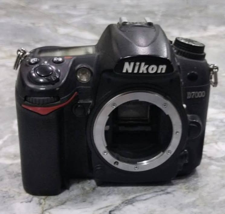 سلام عليكم
كاميرا بدي للبيع نيكون 7000دي مع كامل ملحقات 

سعر قفل 240

رقم الهاتف ***********
