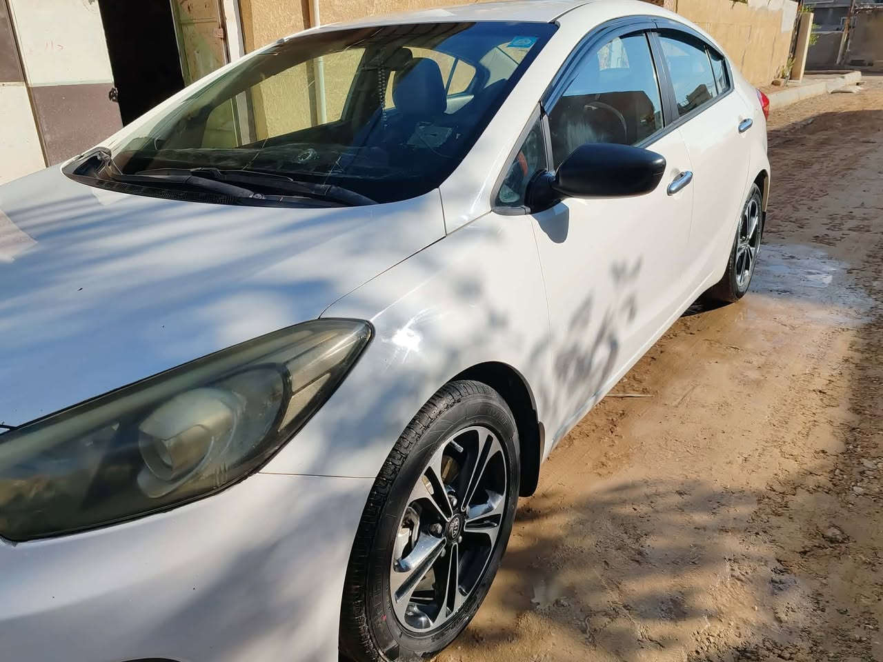 سلام عليكم ..
سيراتو 14 خليجي بسمنا 
سيارة نضيفة جدا 
كير مكينة مكفول تخم تاير 
سونار مرفق البنيد فابلون غير مصبوغ 
السيارة بدون صبغ عدا التكحيل الموضح بالسونار فقط
سعر 123 بيها مجال قليل
مكان ناحية السلام طريق دلي عباس 
***********
