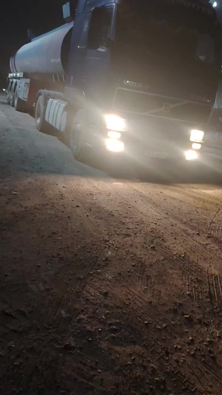 سلام عليكم
فالفو شخاطه موديل 2001
سنويه بسمي لقايت2031
تانكي سبرنك
محرك كير كسن كله شرط
سياره جديده جاهزه علا شقل 
رقم سليمانيه دولي
 سعر 250 بيها مجال 
رقم ***********
