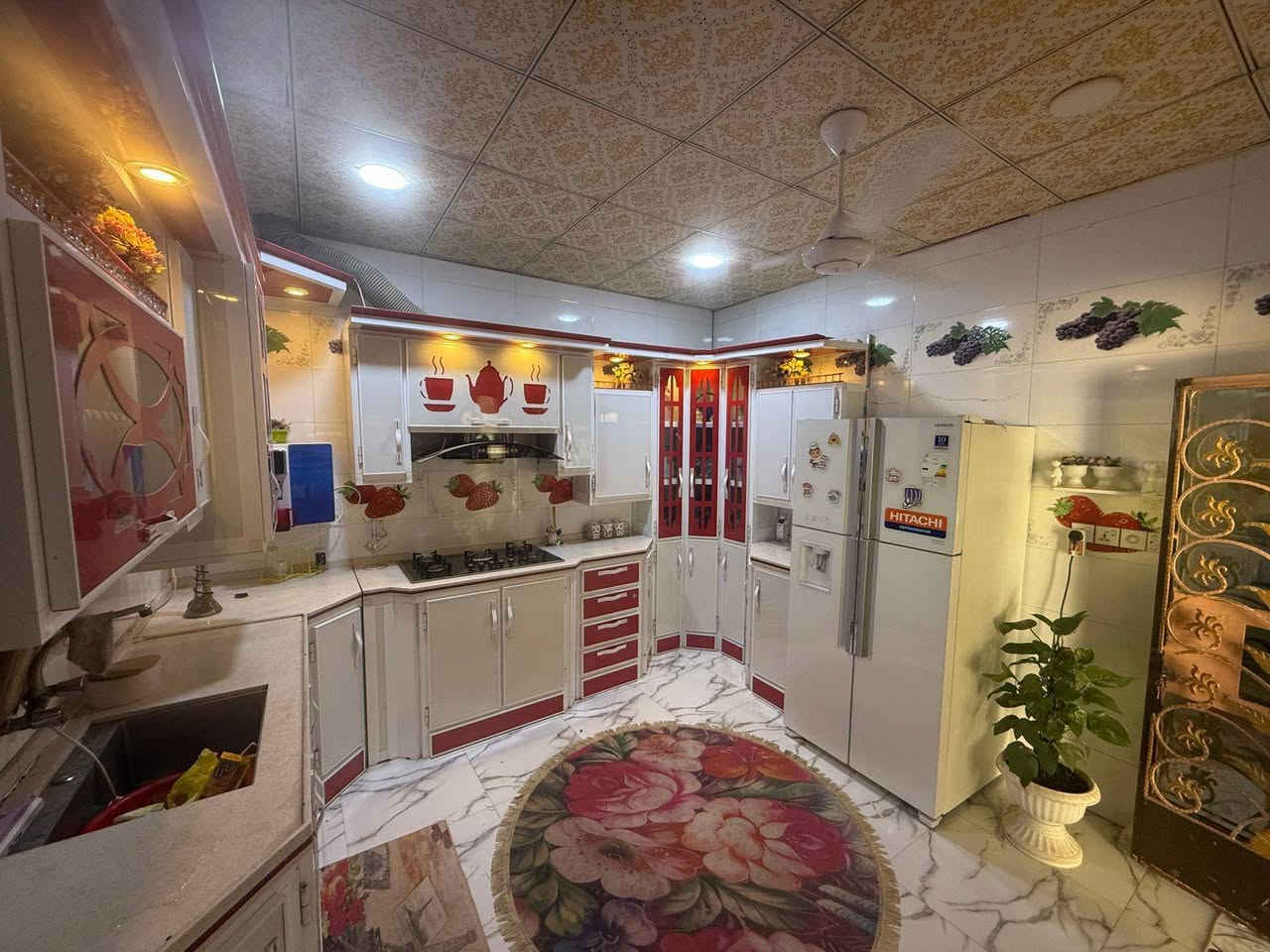 السلام عليكم
بيت للبيع طابو صرف مساحه 400م
بحي وحده
يحتوي علئ
استقبال
صاله عدد 2 
غرف نوم عدد 6 
مجمع صحيات  عدد 2 
طارمه عدد 2
ملاحضه البيت ع شارعين
التواصل ع الرقم ***********
