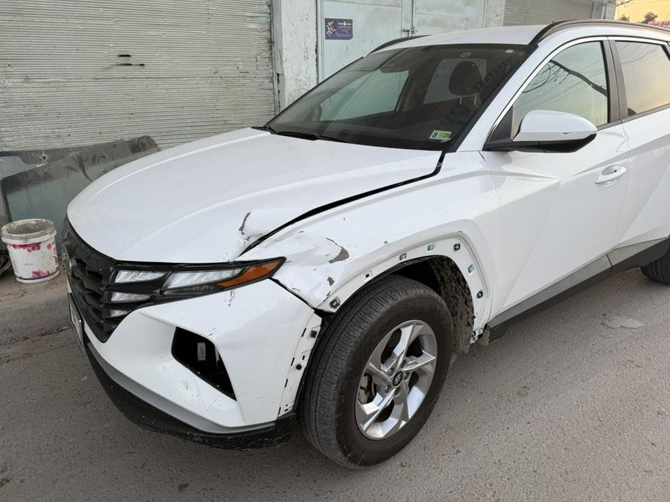 السلام عليكم 
توسان ٢٠٢٤دخول جديد رقم موقت
على حادثها التريشه مال الجاملغ موجوده
موصفات حلوه
تبريد قطعتين
الصندوق كهرباء 
أناره ترحيب
دفع رباعي 
سايد بريك بصمه
نقطه عمياء 
رادار امامي خلفي
تحكم جهتين 
وبيها بعد موصفات
عارضها ب١٨٥وبيها مجال
***********
