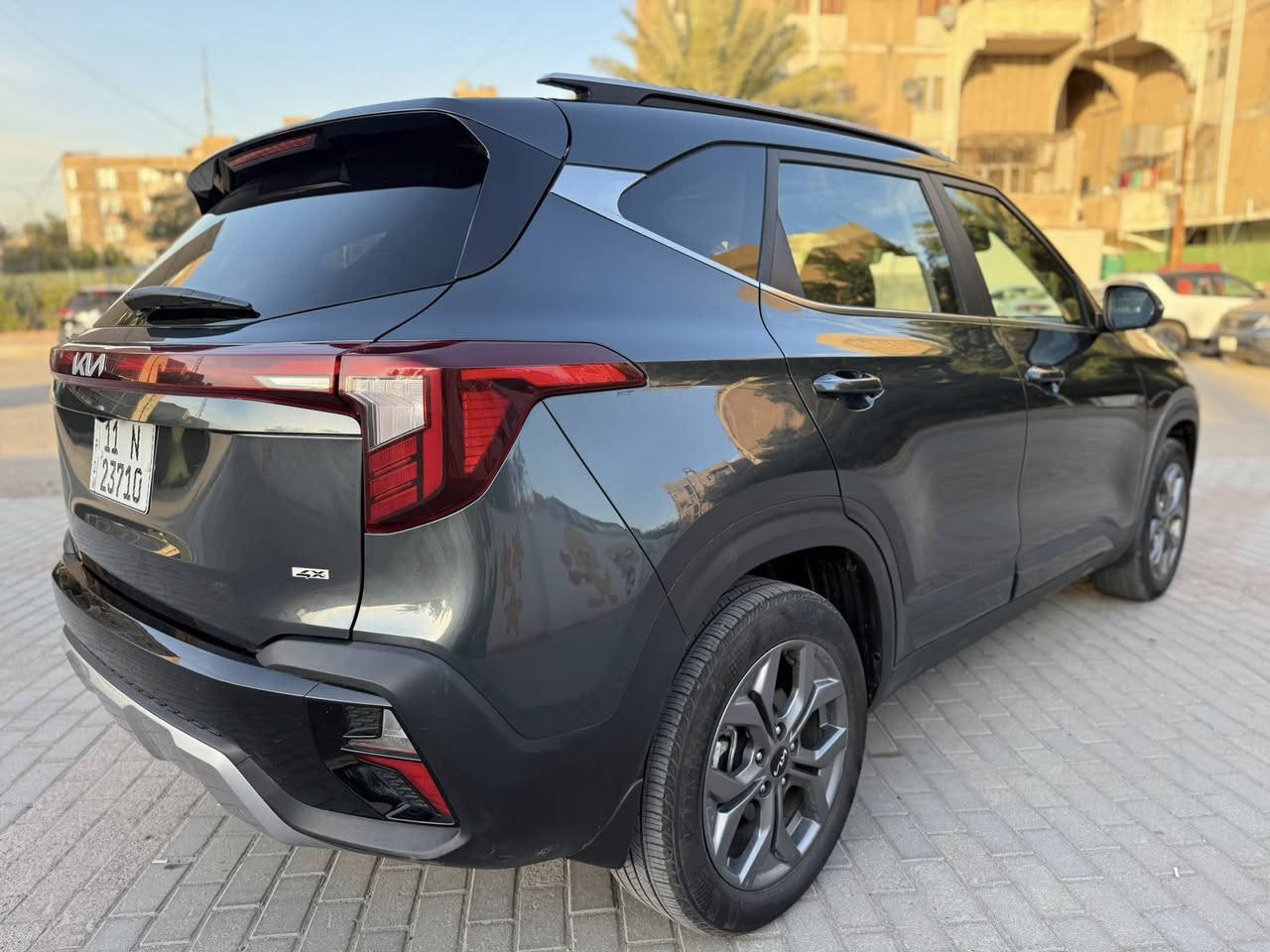 كيا سليتوس 2024 4X للبيع 

وارد امريكي 
فول موصفات 
بصمة
فتحة
كشنات جلد
تدفئة بالكشنات 
تدفئة بالستيرن 
لدات امامي
لدت خلفي 
لايت امامي عدسه
مانع انزلاق 
مانع انحدار 
رادار امامي 
رادار جانبي 
رادار خلفي 
توقف ذاتي 
كامره خلفيه 
شاشه انفكشن متصل
تشغيل عن بعد 
مرقم بغداد بااسمي دخول جديد 
حادثه بارد بحافة البنيد فقط 
جميع الايرباكات سليمة 

السعر 185 ورقة 

***********
