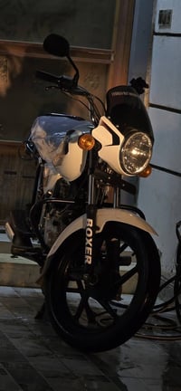 دراجه بوكسر هندي باجاج  موديل 2023 طالعه بنهايه سنه 2025 بشهر ال12  بع...