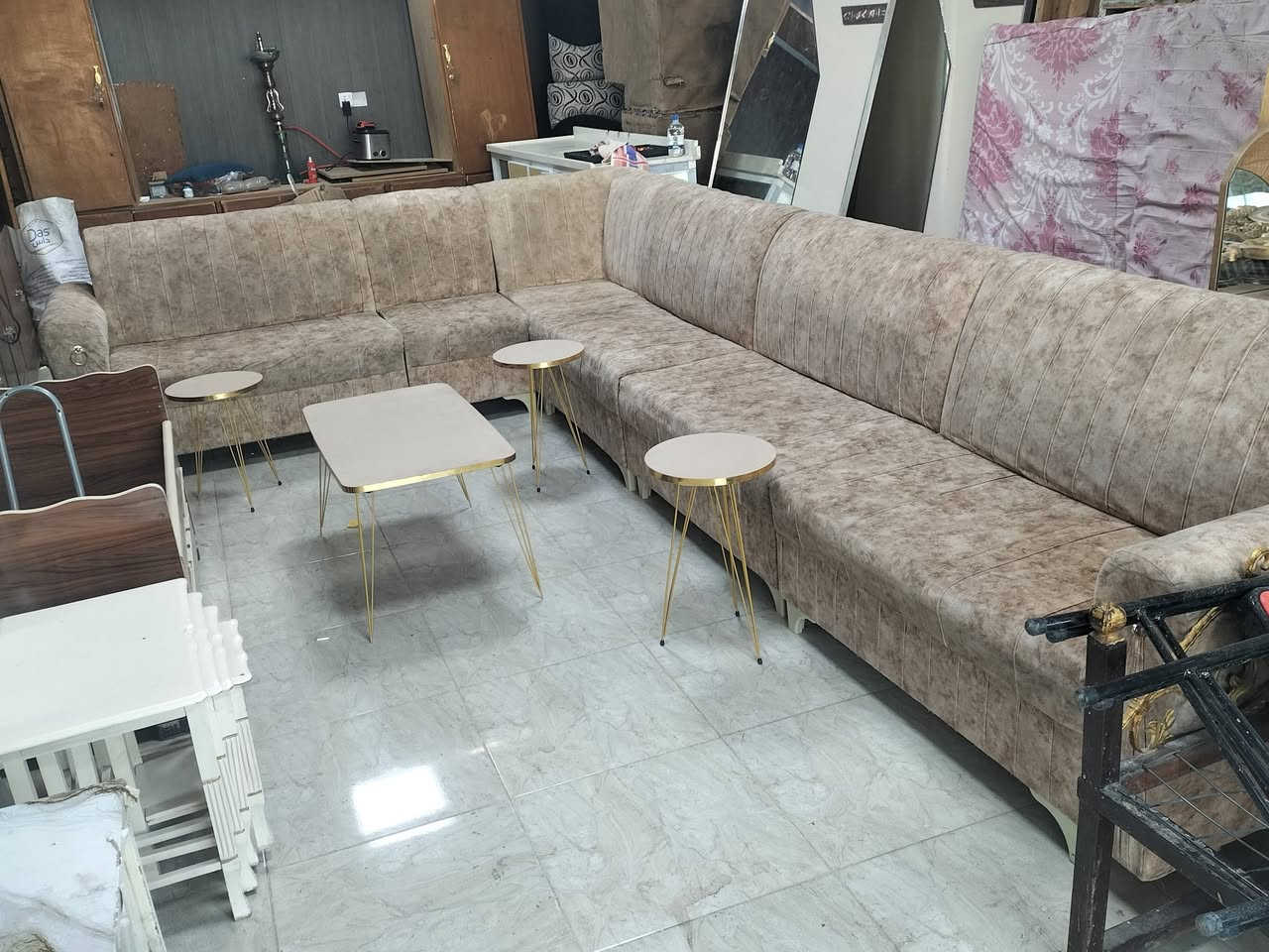 السلام عليكم ديوان 7امتار 10مقاعد نضيف لوك سفنجه لوك للبيع  مع الطبلات سعر 150وبي مجال قليل مكاني كركوك كوباني اتصال على الرقم ( *********** ) #معرض الياقوت للأثاث والمواد المنزلية
