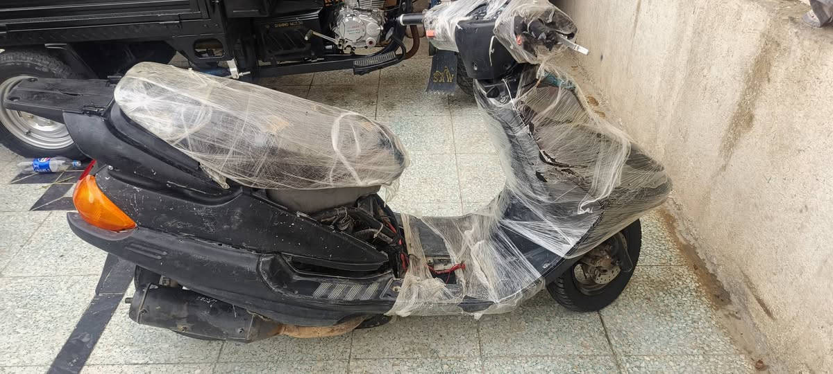 السلام عليكم دراجه فراشه فضائي للبيع اوراق ما ناقصها اي شيء دراجه مال شغل ماكينه خرسهش مشيها يخبل بسعر 150 والمو شراي لا يراسل مع العلم كهربائيات شغاله ***********
