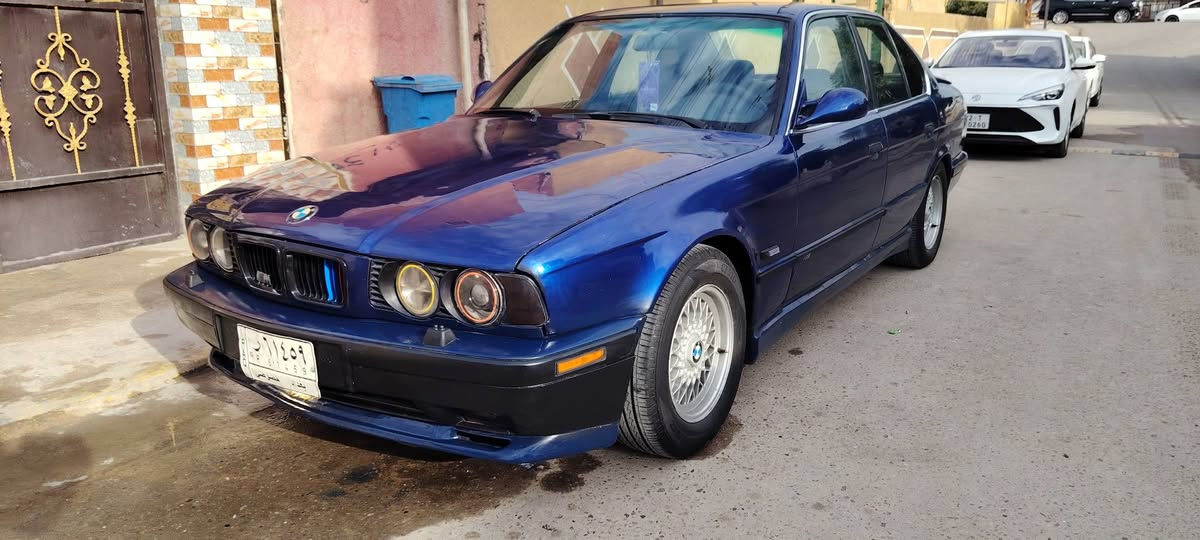 السلام عليكم بي ام 525 موديل 91  ستويه لل 28 وراد يابان كير مكينه صدر تبريد فقط كمبريسر او مشتريلها جديد مال وارد كهربائيات كلها شغاله  تخم تاير جديد مسجل بلوتوث اوكس شرط التحويل سياره جاهزه السعر ٥٧ اوبيها مجال بسيط مكاني بغداد للاستفسار *********** بغداد, العراق
