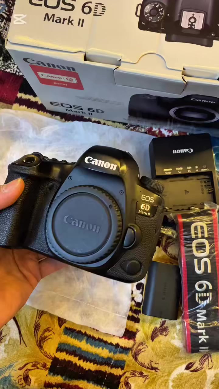📸 فرصة لعشاق الفول فريم - Canon 6D Mark II 📸
لأصحاب النصيب.. متوفر قطعة واحدة فقط بحالة كسر الزيرو، كأنك لسه مطلعها من كرتونتها! 🔥
التفاصيل:
• ✅ الموديل: Canon 6D Mark II (Body Only).
• ✅ العداد (الشاتر): 17 ألف صورة فقط (استخدام راقي جداً).
• ✅ الحالة: كسر زيرو، شبه الجديدة تماماً بدون أي ملاحظات.
• ✅ المشتملات: بالكرتونة وكافة الملحقات الأصلية (الشاحن، البطارية، الحزام، والكتالوجات).
✨ عرض خاص بمناسبة العيد:
استمتع بخصم خاص جداً ولفترة محدودة:
💰 السعر: 37,000 جنيه بدلاً من ~~41,000 جنيه~~.

🚚 متاح الشحن.
للحجز والاستفسار، ابعتلنا رسالة على الصفحة 
أو سيب كومنت وهنرد عليك فوراً
01013415428


**إذا كنت صاحب هذا الإعلان وتريد حذفه لأي سبب، رجاءا أرسل رسالة إلى الدعم الفني**
