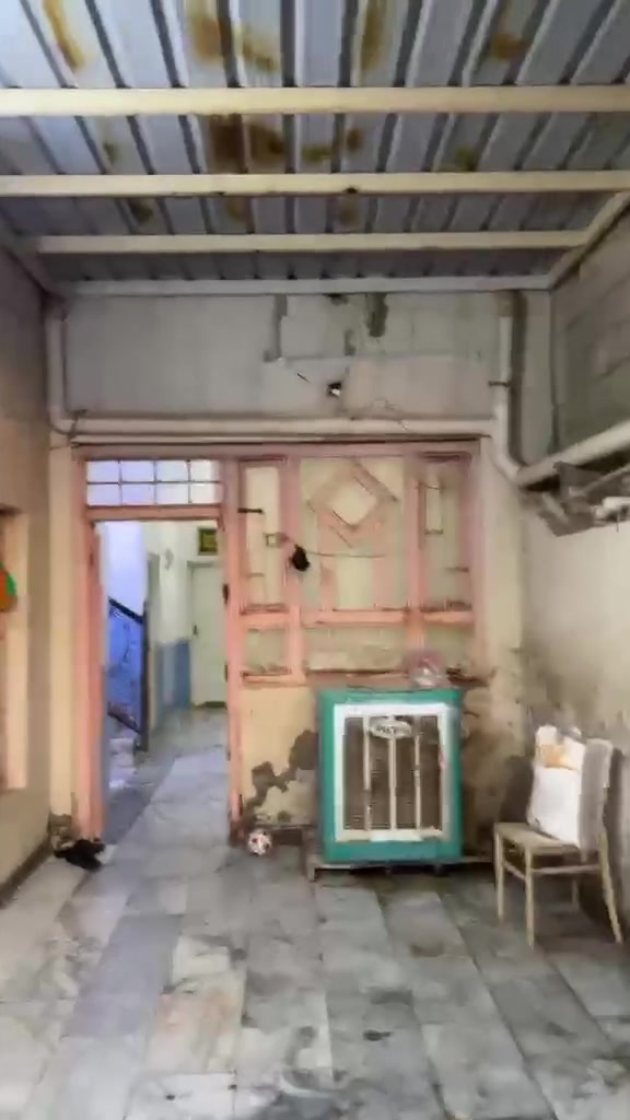 دار للبيع حي الزهراء المساحة 180شارع ابو علي الشيباني للاستفسار الاتصال على الرقم ***********
