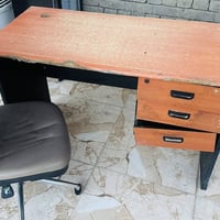 ميز كاشير وكرسي 07737772924 150. اثنينهن