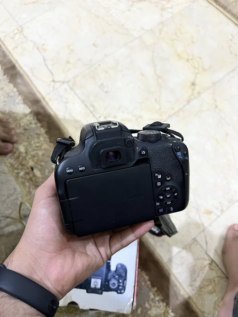 D800للبيع نضيفه جداً  السعر 450 وبيها مجال
***********
