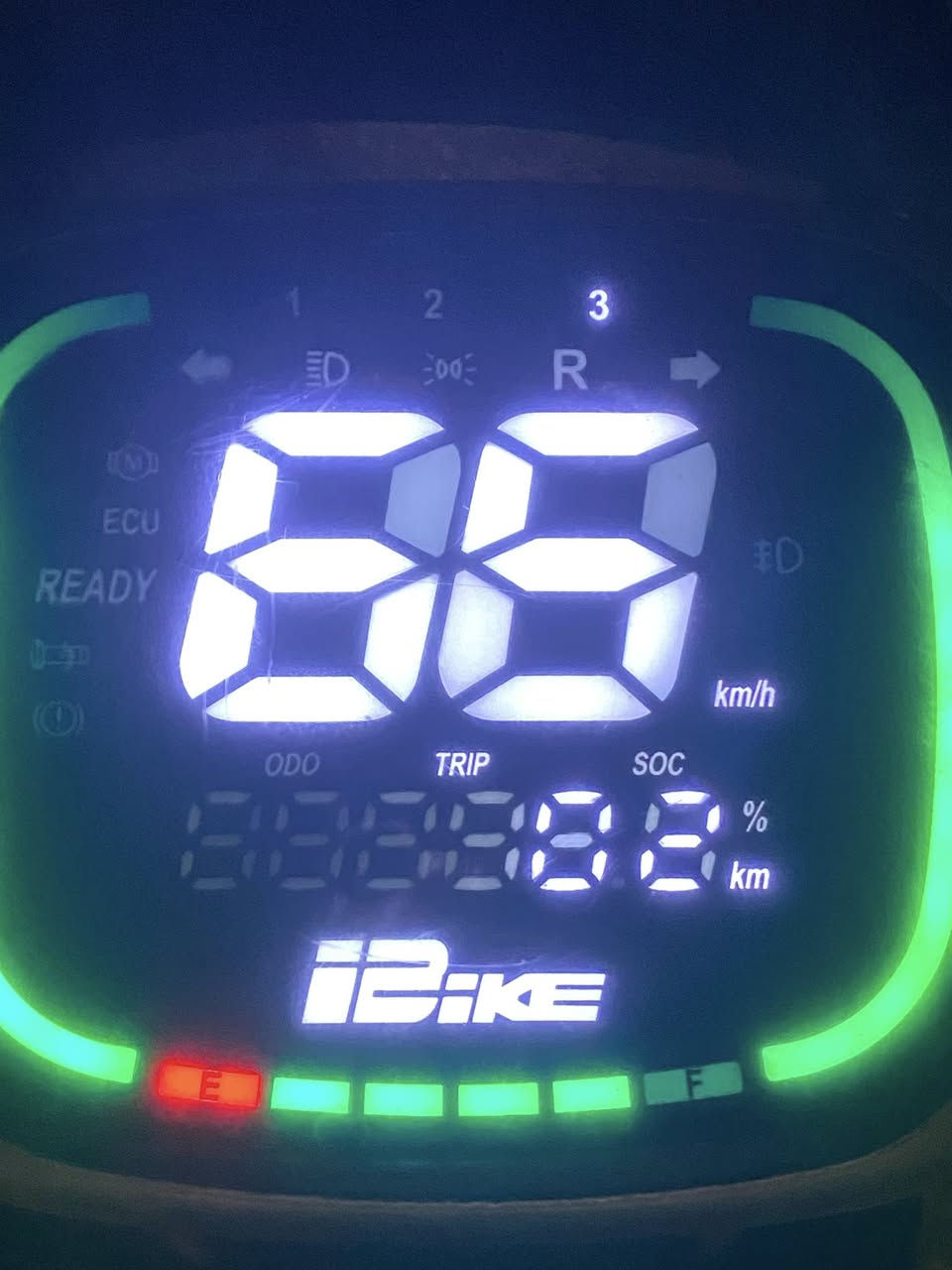 دراجة ريان جديدة ماخذه قبل شهرين 5 باتري كبير و الدراجة نظيفه اضراره الكشن طالع السفنج و اللاشارة الخلفية اليمنه مكسوره بس و تجي وياهاشاحنته و غراضه السعر 350 وبيها مجال للطيبين للاستفسار ***********واتساب مكاني بغداد العامريه ماعندي توصيل
