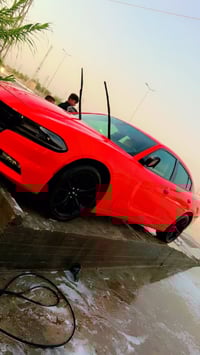 تشارجر sxt  بلص معروفه مواصفاتها  2018 لون مميز صورة الحادث مرفقه  كفا...