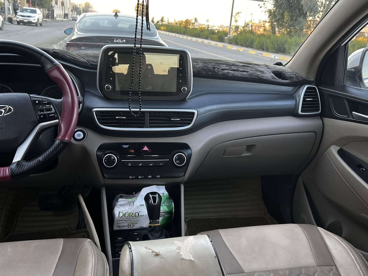 السلام عليكم توسان 2019 ماشية 65 خليجي السياره جديدة بمعنى الكلمه سنوية جديده هزه جديده تخم تاير جديد السياره ماتصرف عليها دينار مكفولة من كلشي والسونار موجود بالصور محرك وكير مكفول السعر 205 للاتصال *********** او *********** مكان السياره موصل
