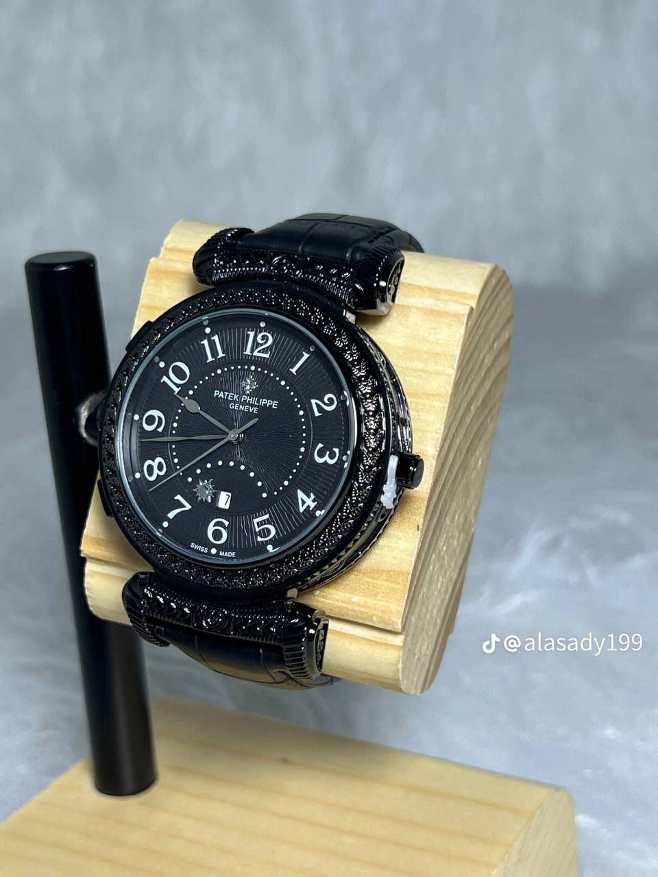 ⌚ لا تفوتك الفرصة 🔥
ساعات أصلية وجودة تضمنها 💯
تتحمل الاستخدام + ضد الكسر والخدش 🛡️
ستايل مرتب يليق بيك 😎✨
والسعر؟ ولا أحلى 💸🔥 + توصيل سريع لباب بيتك 🚚💨

"ستايل يخبل ويا كل حركة 😎💎"

احجز هسه قبل ما تخلص الكمية! 📩
***********
