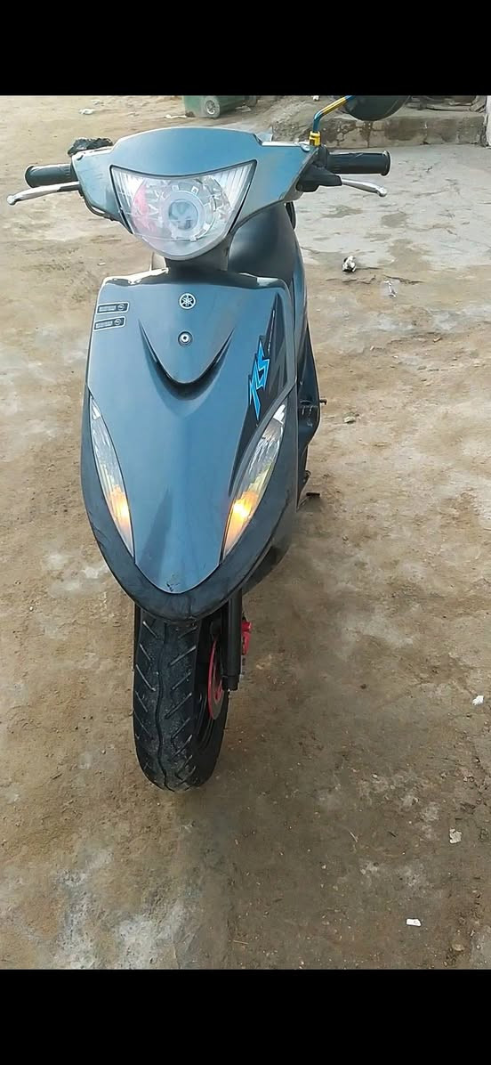 السلام عليكم دراجه ماكس عدله للبيع الدراجه صارله شهرين من نازله من الحاويه ما متعوبه مكينتها ناعمه بيها كلجات رياضي وصالنصه رياضي FM والباقي كله بلاد احلى من الصور السعر خاص ***********
