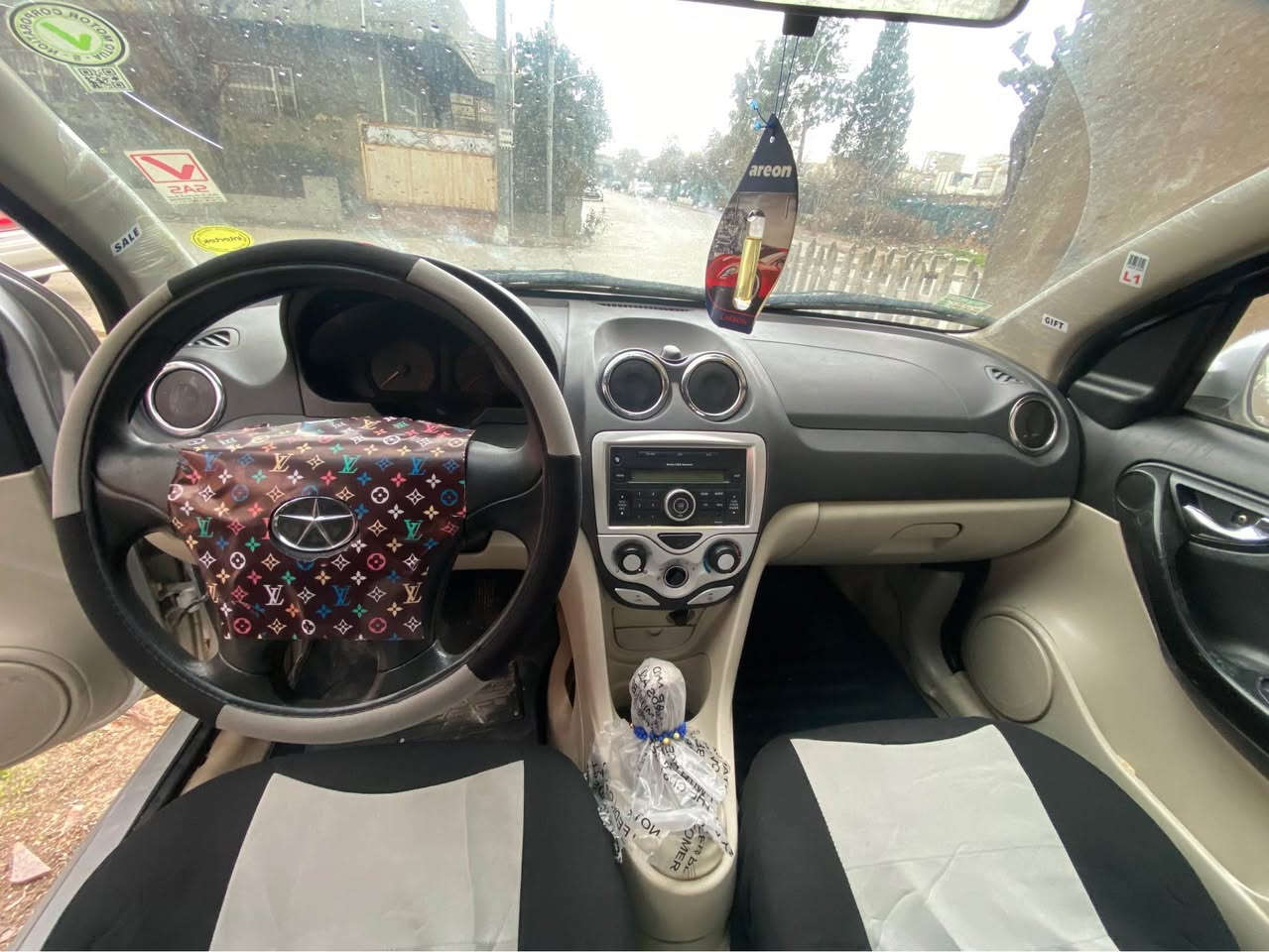 جاک حجم بچووک 2012 مەکینە1.4 زنجیر گێڕ عادی گێڕ و مەکینە بیلادی و مەزبووت بە شەرت کارەبایی مەزبووت عەینە و کلاجی تازە سەنەوی تا مانگی 12 ی. 2027 تازەیە 
هەر بۆنی بەنزینەکە بکا ئەڕوا ئەوەنە کەمەخوا نۆزڵ و پلاک  و کۆیل و فویلپەمپی تازەیە 
نرخی 4600$ 
چل و شەش گەڵا و معامەلەیەکی کەم
لە سلێمانیم
تکایە هەموو زانیاریەکم نووسیوە چات مەکە مشتەریت تەلەفون بکە ئەوخەمە سەر سەرم
*********** السليمانية, العراق
