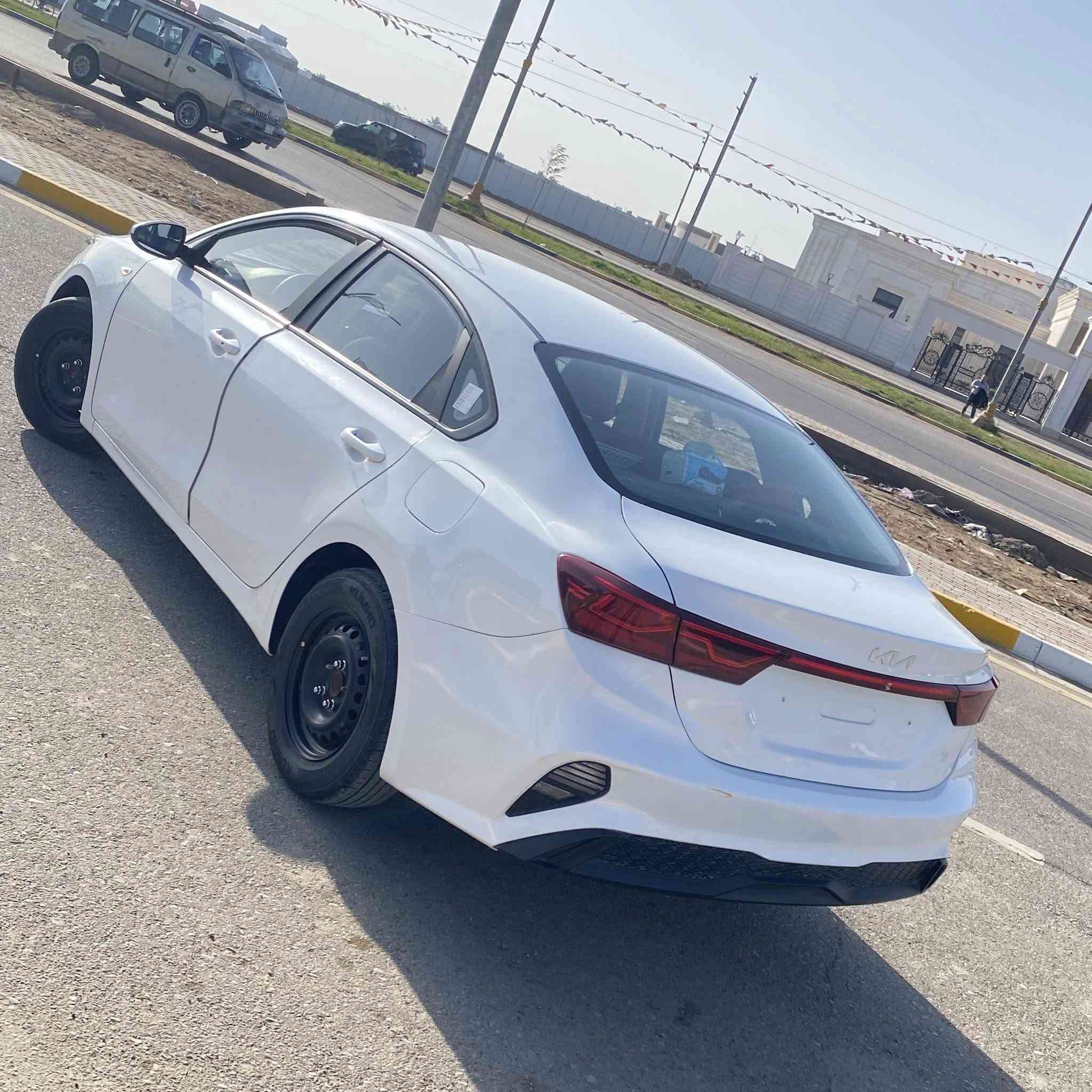 وارد كوري kia  K3 2023  السعر اخو البلاش بتعليق يجيك
بدون رقم  تترقم من كركوك للبصره بسمي اي مكان ابصملك
مواصفاتها 
جلد
رادار. 
بصمه 
تشغل عن بعد 
تحديد مسار 
هيتر كشنات
ماشيه 60 الف كم  
ضرر خلفي. بيها صبغ صندوك وربع الجاملغ الخلفي 
ونص البنيد بدون ايرباك 
 
مكانها واسط. الصويره شارع المعارض. معرض. الزعيم

***********
