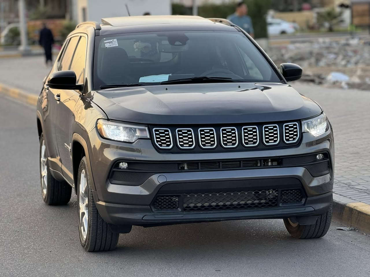 جيب كومباس 
مديل ٢٠٢٣
حره بدون رقم منفيس بسمي 
حادثه تبديل بنيد وجاملغ صبغ راجع نفسه 
فول مواصفات كلش 
السعر ١٣٠ 
مكاني البصره القبله 
***********
