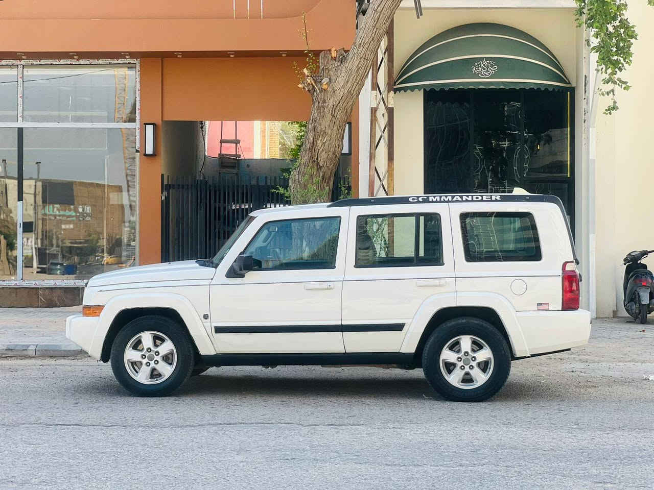 جيب كومندر مديل 2008 سعر 67وبيه مجال لاستفسار اتصل *********** وارد مريكي حادثهه باب بدون دواخل وبيهه رشات صبغ ولباقي كفاله عامه مواصفات سبعه7راكب كشنات جلد ثلث قطع تبريد كشنات كهربائي تحكم ستيرن شاشه كامره دواره مكينه سته 6سلندر 3600مكينه وكير مكفولات حداديه جديده تخم تاير رقم بغداد سياره جديده وجاهزه واي نقص مابيهه مكان سياره كربلاء
