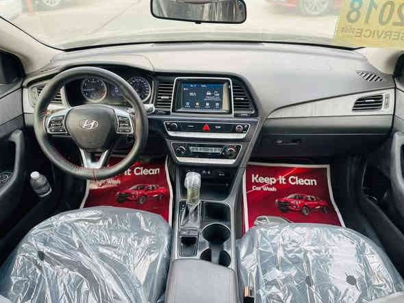 سلام عليكم سوناتا 2018 وارد امريكي 
مواصفات 

تحكمات ستيرن   شاشه كبيره      رادارات      ويل كب 18 سبورت 

كشافات امامي     كشنات مخمل       مكينه 2400 

كامره دواره         قياده ذاتيه        تحديد مسار 

تبريد ممتاز جدا       كاشف عطال       

باقي تفاصيل معروفه بصور 

مكان سياره شقق الصالحيه 

ملاحظه سياره بيه 4 قطع صبغ 

بدوا اي دواخل    صور الحادث مرفقه    

    هاتف ‭0 770 409 1344‬                     سعر 125$
