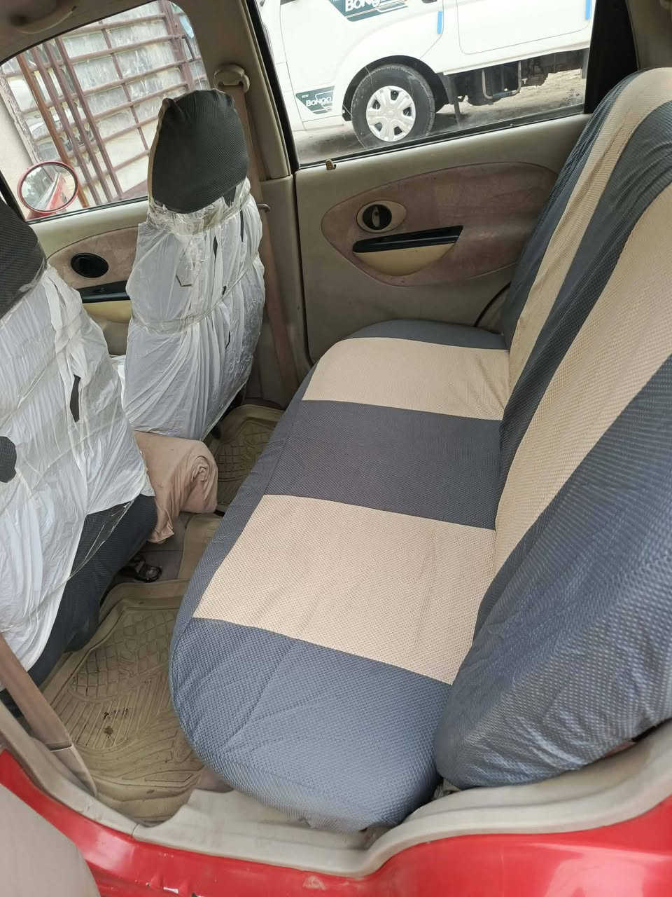 السلام عليكم
كيو كيو موديل 2011 بيه 3قطع صبغ  محرك  و گير  اوتو مكفول حداديه جيده تخم تاير رقم انگليزي تحويل مباشر السعر30 وبيه مجال *********** مكان بابل جبله
