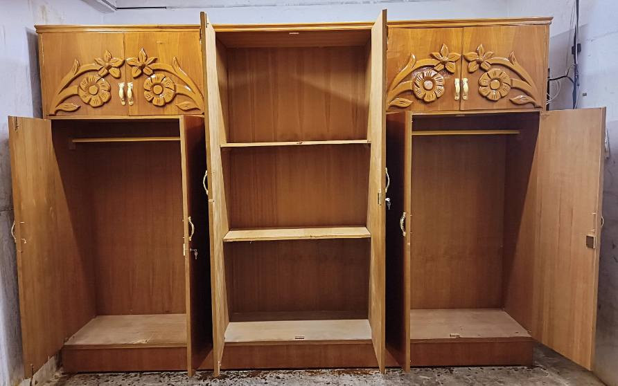 غرفة 6ابواب ملحق صاج داخل وخارج مستعملة كاملة ***********
