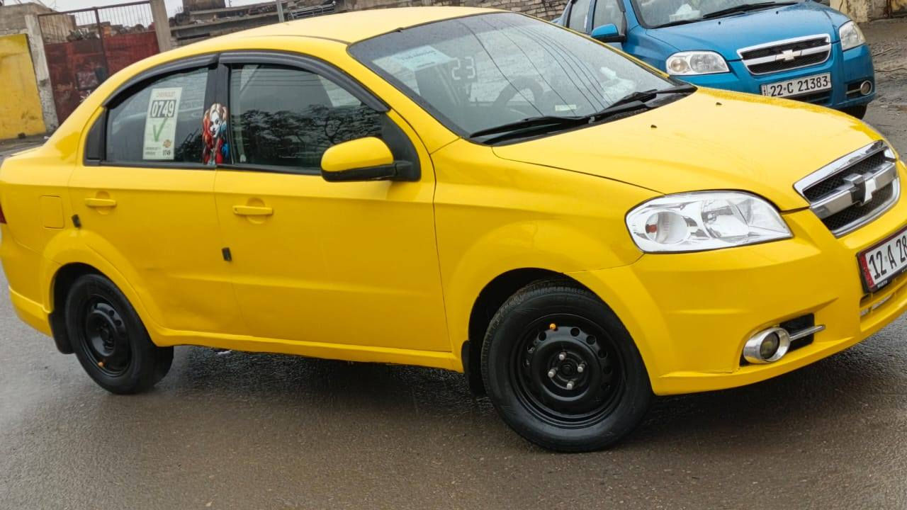 السلام عليكم
افيو (2009) رقم نينوى مسطره 
السعر (50) بيها مجال شي بسط
هزه جديده + سنويه (2030)
كابون بانزين بيها
هيئة و غرامات صفر (0)
طخم جديد 
باتري جديد
السياره نضيفه احلى من الصور
بيها تلقيطات معجون مل تكسي
محرك بدايه نفخ 
السياره اني الشرعي مالها شرط تحويل✅
اي استفسار التوصل على الرقم 
(***********)
