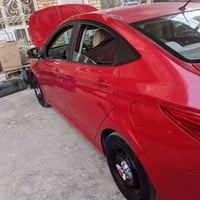 اكسنت 2015 كفاله خليجي بيه جراد قليل بالقماره والجنطه فقط البنيد مرشوش...