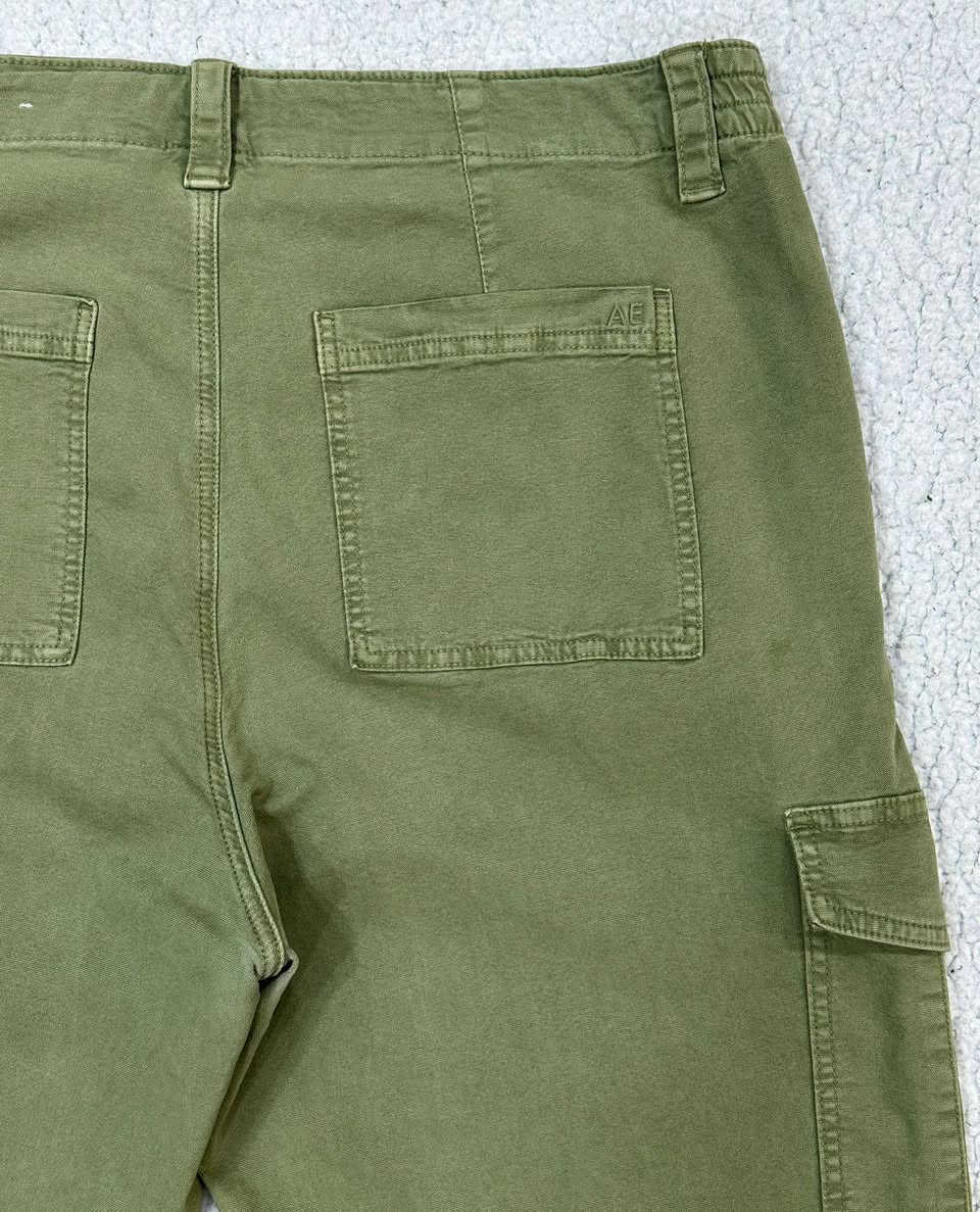 بنطرون AMERICAN EAGLE
قياس 38
الطول 103 
الحجل 21


**إذا كنت صاحب هذا الإعلان وتريد حذفه لأي سبب، رجاءا أرسل رسالة إلى الدعم الفني**