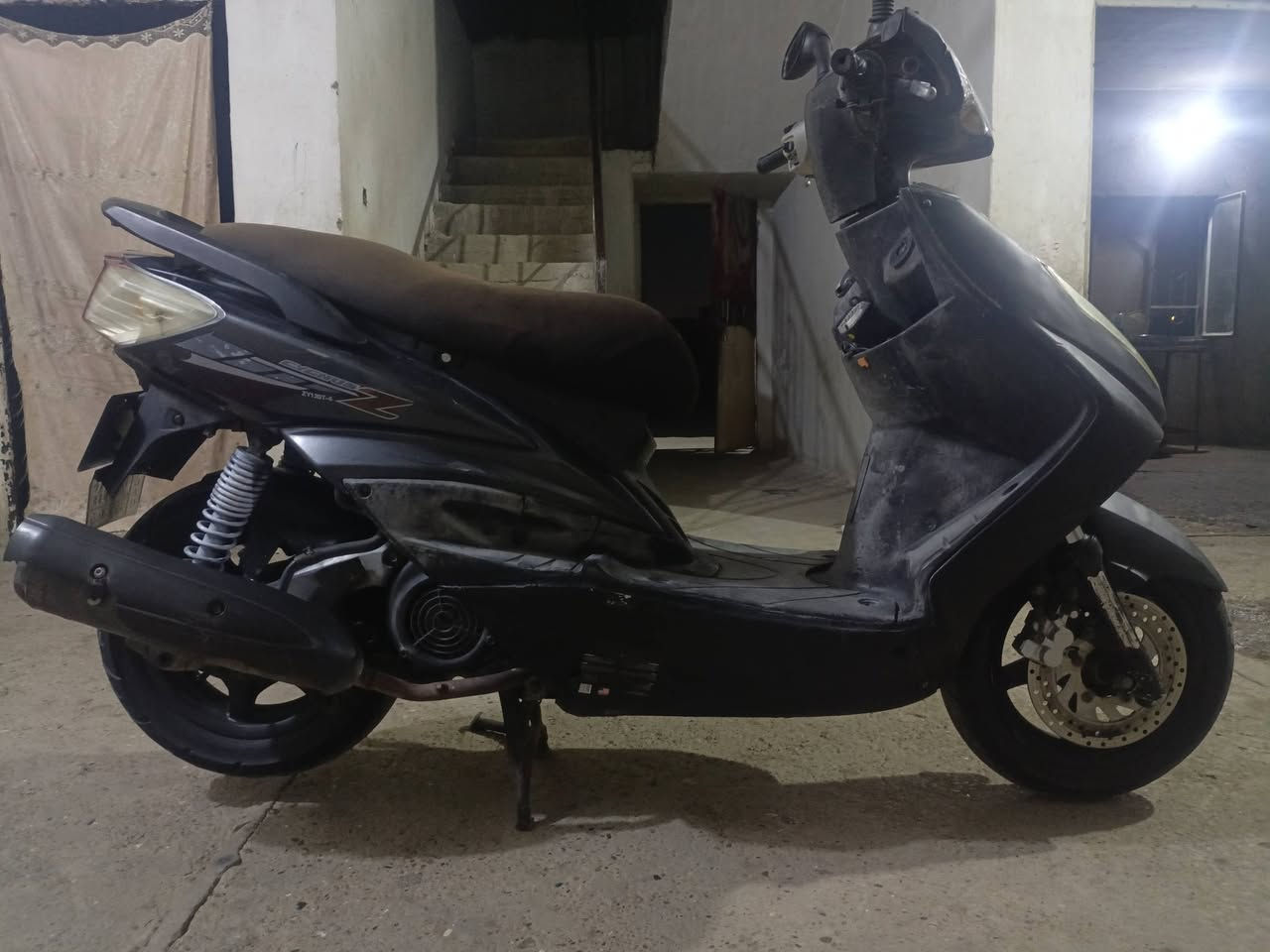 سكنس فحل ياباني نوزل خطين قبق نفخ
سبب البيع أريد اغيرها 
سرعة 140K/M - 125cc
دراجة مكفولة مكينة برغي ما مفتوح بيها 
اي صوت اي نضوح ماكو ولا اي تنفيس خير من الله مكينة  . صارلها سنة بشارع 
نسبة نظافة الكفرات 85 %
كهربائيات كلها شغالة 
سلف وهندر ربع نگرة ✅
أم بي ثري أغاني صوت عالي يخبل 
بگلايت رماش - سكن أزرق 
منفيست أصلي ✅
السعر 620 الف وبيها مجال للشراي 
مكاني بغداد تقاطع النهروان شارع السايد الواحد 
للستفسار/ ***********
