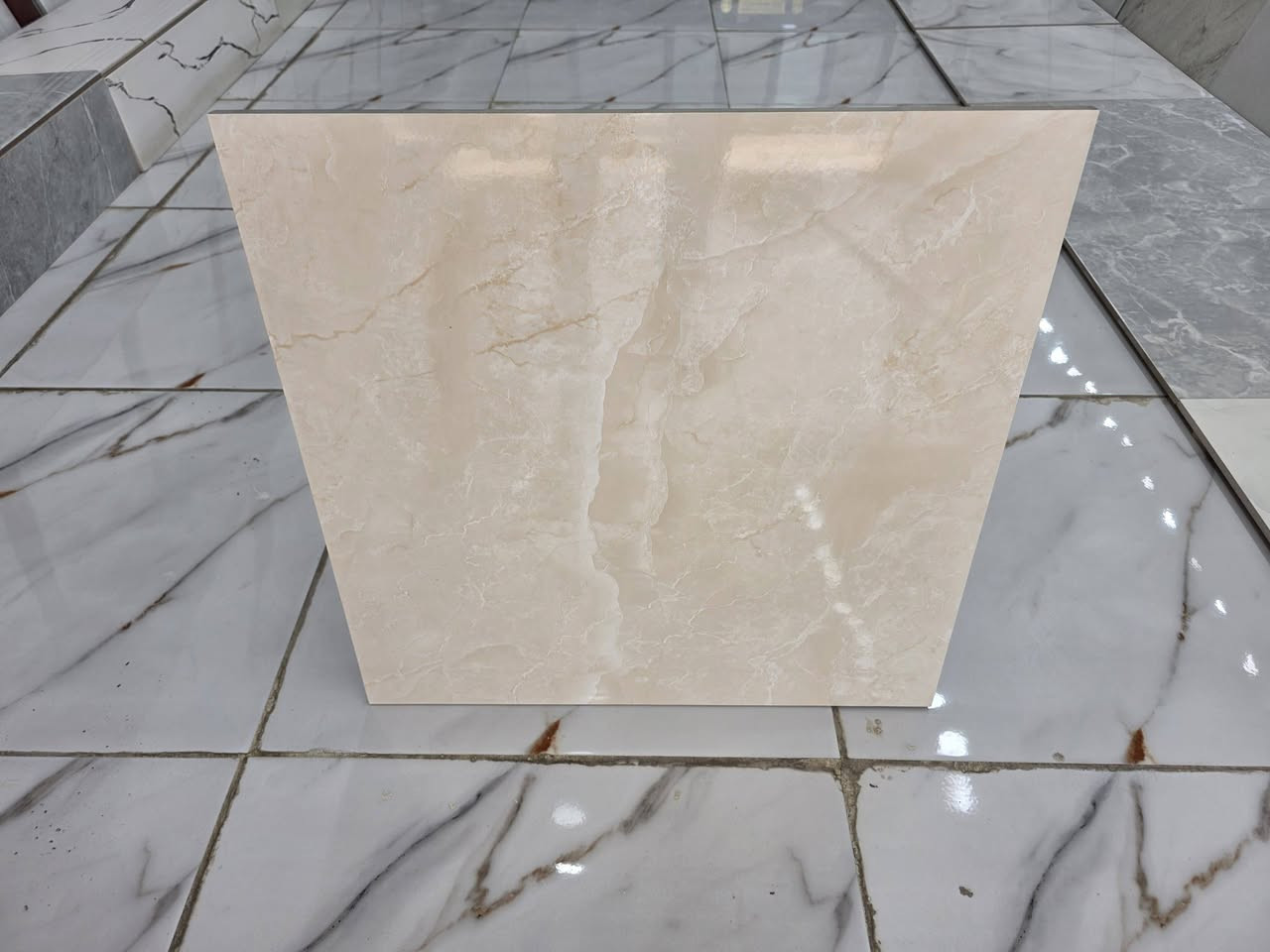 عرض🌙 خاص 🔥بمناسبة حلول    رمضان المبارك يعلن مجمع🧱 القريشي للسيراميك عن وصول  ✨️ بورسلين ثقيل 60×60 باحدث الموديلات تبدأ الأسعار من 5.500 إلى 7500 ويوجد توصيل 🛻🛻 العنوان طريق الحر مقابيل إعدادية الصناعة ومجاور مخبز السنابل الاستفسار ***********.    ***********8
