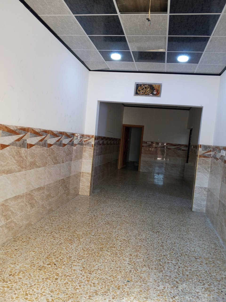 الدار للأيجار
المنطقة حي السماح ال 90 قرب مدرسة صناع الحياة 
المساحة 100 متر 
الملاحظات طابق واحد غرفة وهول واستقبال ومطبخ وصحيات 
للأستفسار الاتصال بالرقم *********** و ***********
