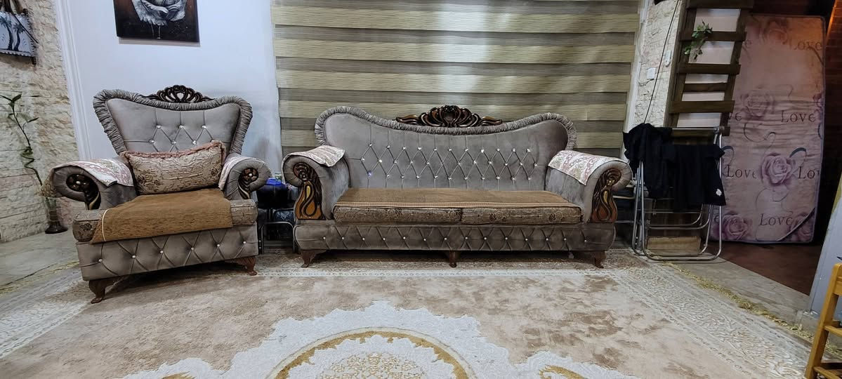 تخم ١٠مقاعد ملكي نظيف جدا مكانة المنصور السعر ٧٠٠الف ***********
