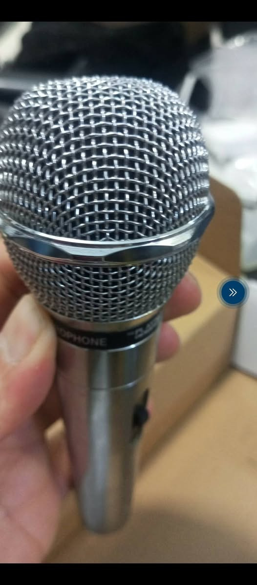 إخوان ثلاث قطع مايكرفون سلكي 
بهذا الجمال 
ثلاث قطع 
انطيني حقهن وبالعافيه


**إذا كنت صاحب هذا الإعلان وتريد حذفه لأي سبب، رجاءا أرسل رسالة إلى الدعم الفني**