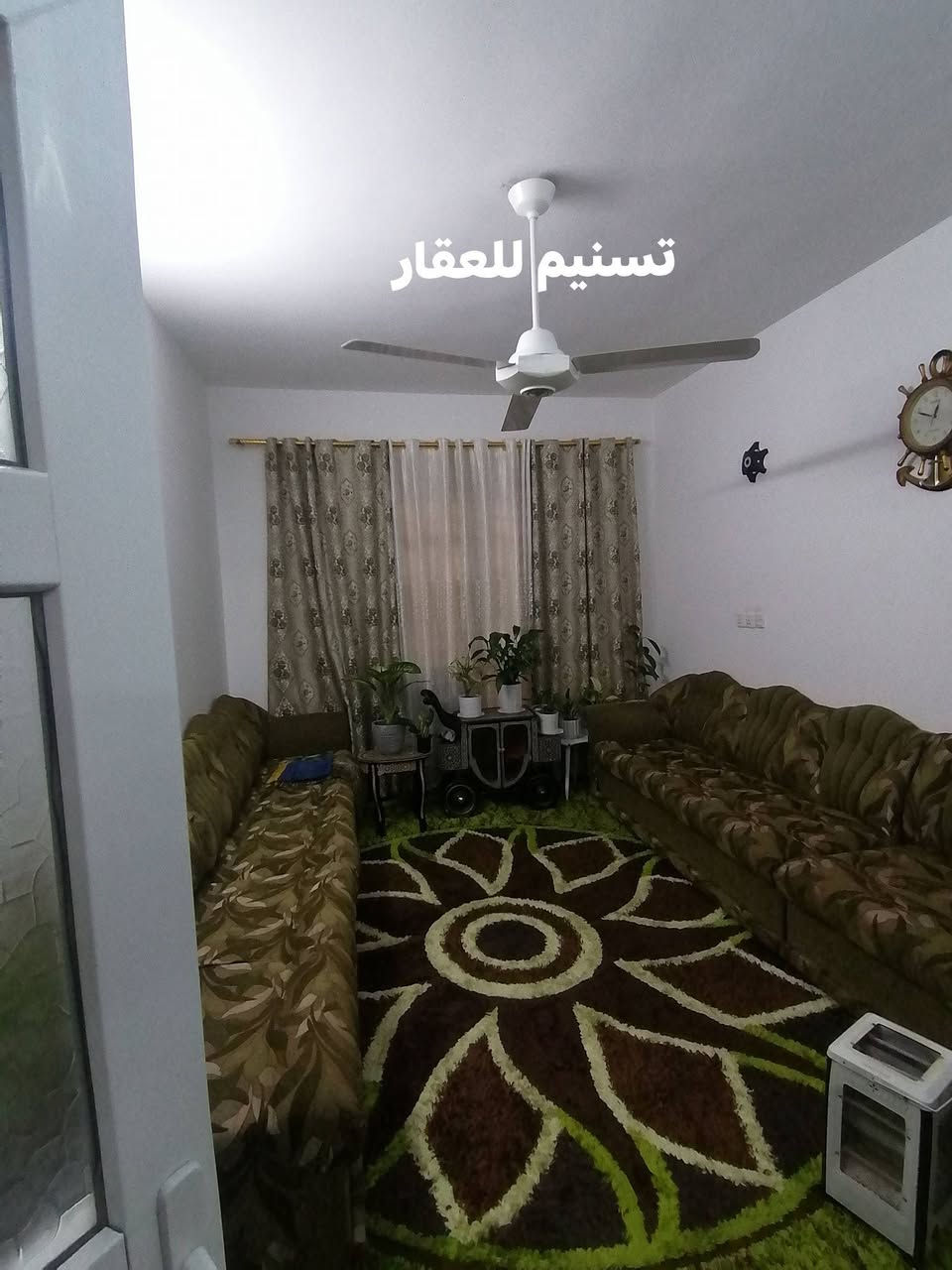 دار للبيع( سعر مناسب) 
الموقع : حي الصديق (قرب جامع الطيار)
المساحة : 110متر
الواجهة : 5 ونص متر
الاتجاه : قبلة
عرض الشارع :  10 متر
سنة البناء : 2010  (دار نظيف جدا) 
(سند حديث المكاتبة مع الشرعي)
ط1 كراج مطبخ استقبال هول وصحيات وغرفة نوم
ط2 غرفتين وهول وصحيات وبلكون وبيتونة
للاستفسار
***********
***********
نستقبل طلباتكم العقارية بيع شراء ايجار
