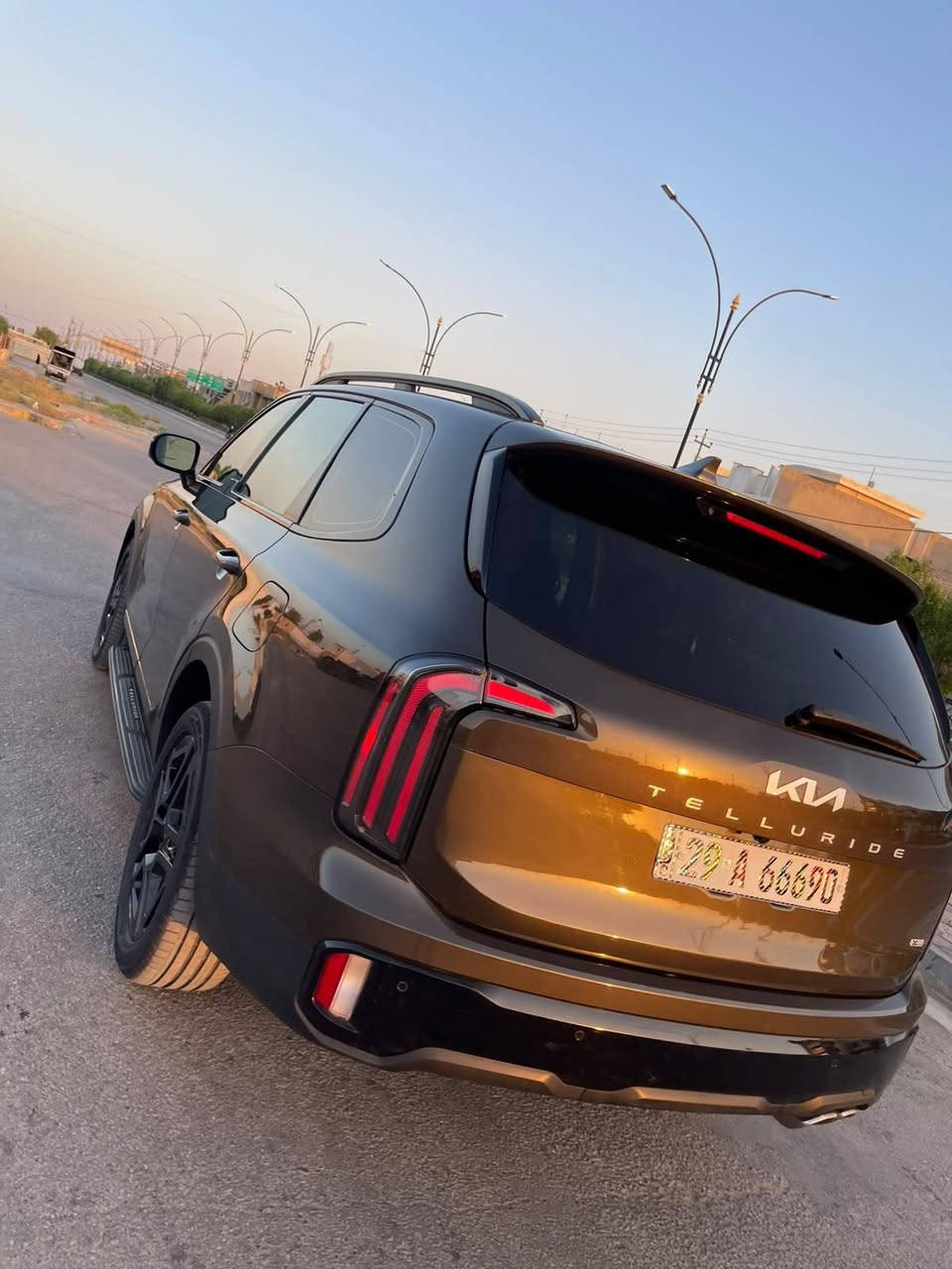 🧿🧿🧿 يرجى قراءة الاعلان بشكل كامل 🧿🧿🧿
2024 KIA TELLURIDE ..   X line  ..

           👈🏻👈🏻👈🏻 كيا / تلورايد / بانزين 👉🏻♦️ رقم شاصي السيارة موجود من ضمن الاعلان ♦️ 

            📹 مقطع فيديو تفصيلي عن السيارة 📹 

موديل :- 2024 
لون :- زيتوني       
قوة المحرك :- 3.8 بانزين GDi
عداد المسافات :- 27987 mi      
عدد المقاعد :- 7 مقاعد 
فئة السيارة :- Xline

     

♦️ شاشة نفكيشن 
♦️ تحكم مسجل 
♦️ تحكم سرعة 
♦️ رادار امامي 
♦️ حساسات 360 درجة 
♦️ حساس تحديد مسار 
♦️ اوامر صوتية 
♦️ لايت زنون 
♦️ كشاف امامي 
♦️ فتحة سقف 
♦️ مقاعد جلد مشمشي 
♦️ مقاعد تدفئة تبريد 
♦️ مقاعد كهربائية  
♦️ شاحن وايرلس
♦️ هاند بريك بصمة 
♦️ اوتو بارك 
♦️ دفع رباعي 
♦️ اوتو هولد 
♦️ مثبت سرعة 
♦️ مانع تزحلق 
♦️ صندوق كهربائي 
♦️ اشارة جانبية 
♦️ مرايات كهربائية 
♦️ مقاعد خزن ميموري 
♦️ تبريد خلفي منفصل 
♦️ نظام نقطة عميا
((إن أرضيناك فتحدث عنا، وإن لم نرضك فتحدث إلينا))
*********** //

