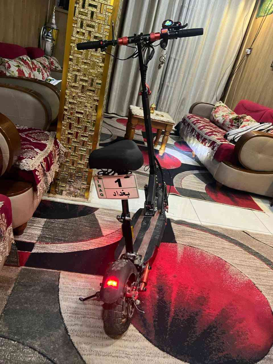 سلام عليكم
عندي هذا السكوتر شحت 
كلشي ما بي سكوتر اصلي 
 بي نضام 3 سرعه 
ويجي ويا جوب هديه 
وبس الشاحنه مالته ضايعه تلكوه بل سوك  رخيصه
سوكتر اصلي بي هواي مواصفات 
ويتحمل اوزان ثقيله 
عنواني الكراده بارك السعدون 

السعر 365 وبي مجال

الي يريده يتواصل وياي عله هذا الرقم 
***********
