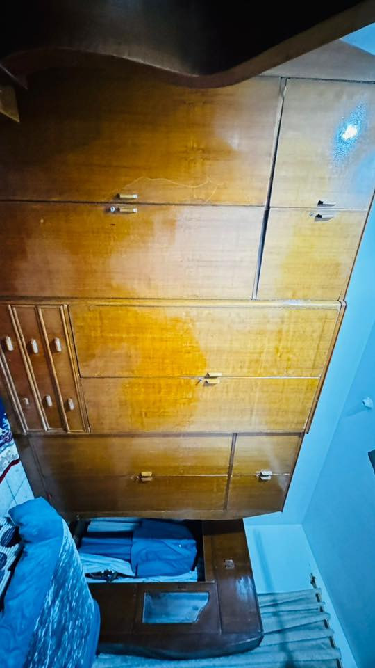 سلام عليكم غرفه اخشاب للبيع 
تحتاج شوي ترتيب تفصال درجه اولا 
السعر 650.000 الف
***********
