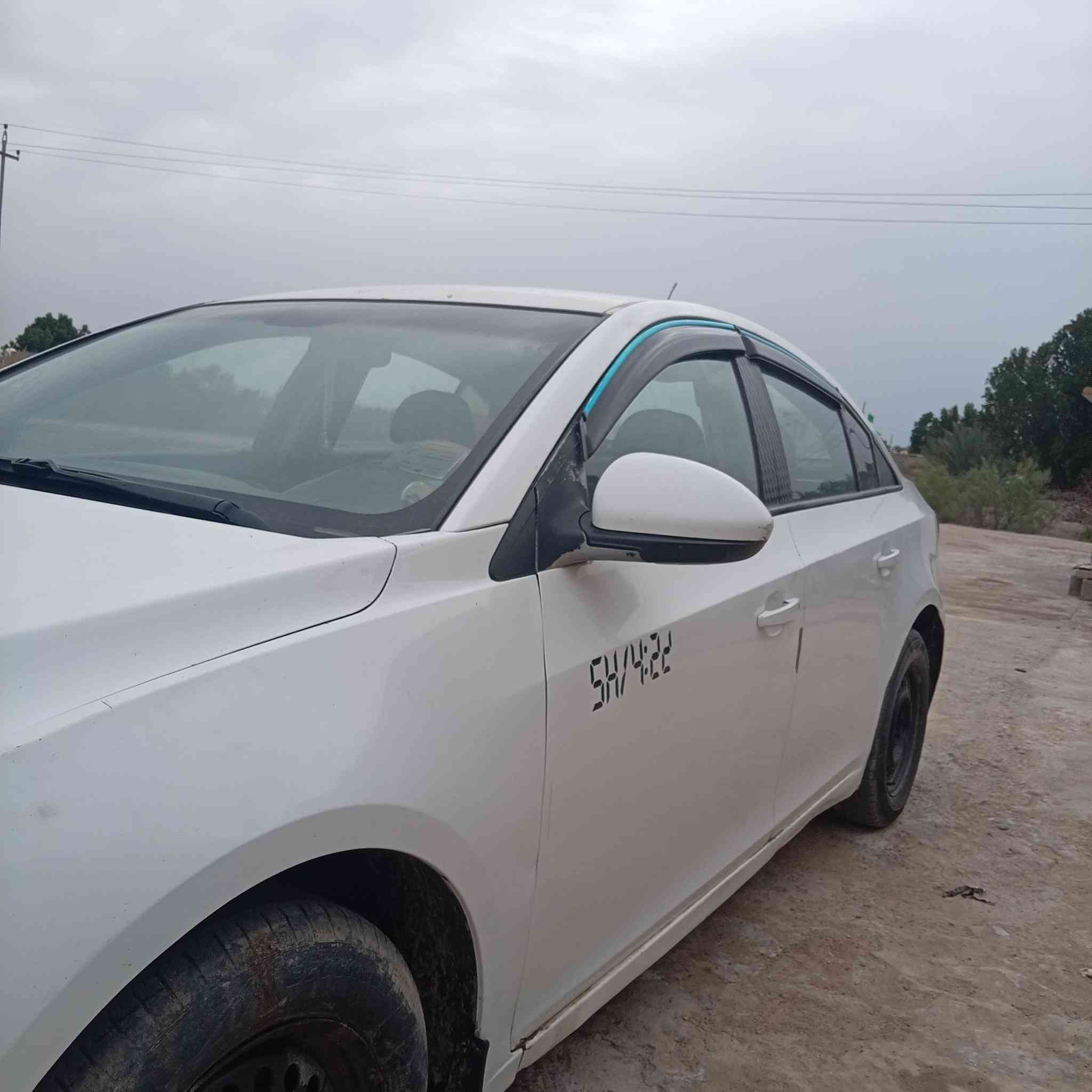 شوفرليت كروز للبيع 2013محرك وكير كورلا السعر 63 وبيها مجال ***********
