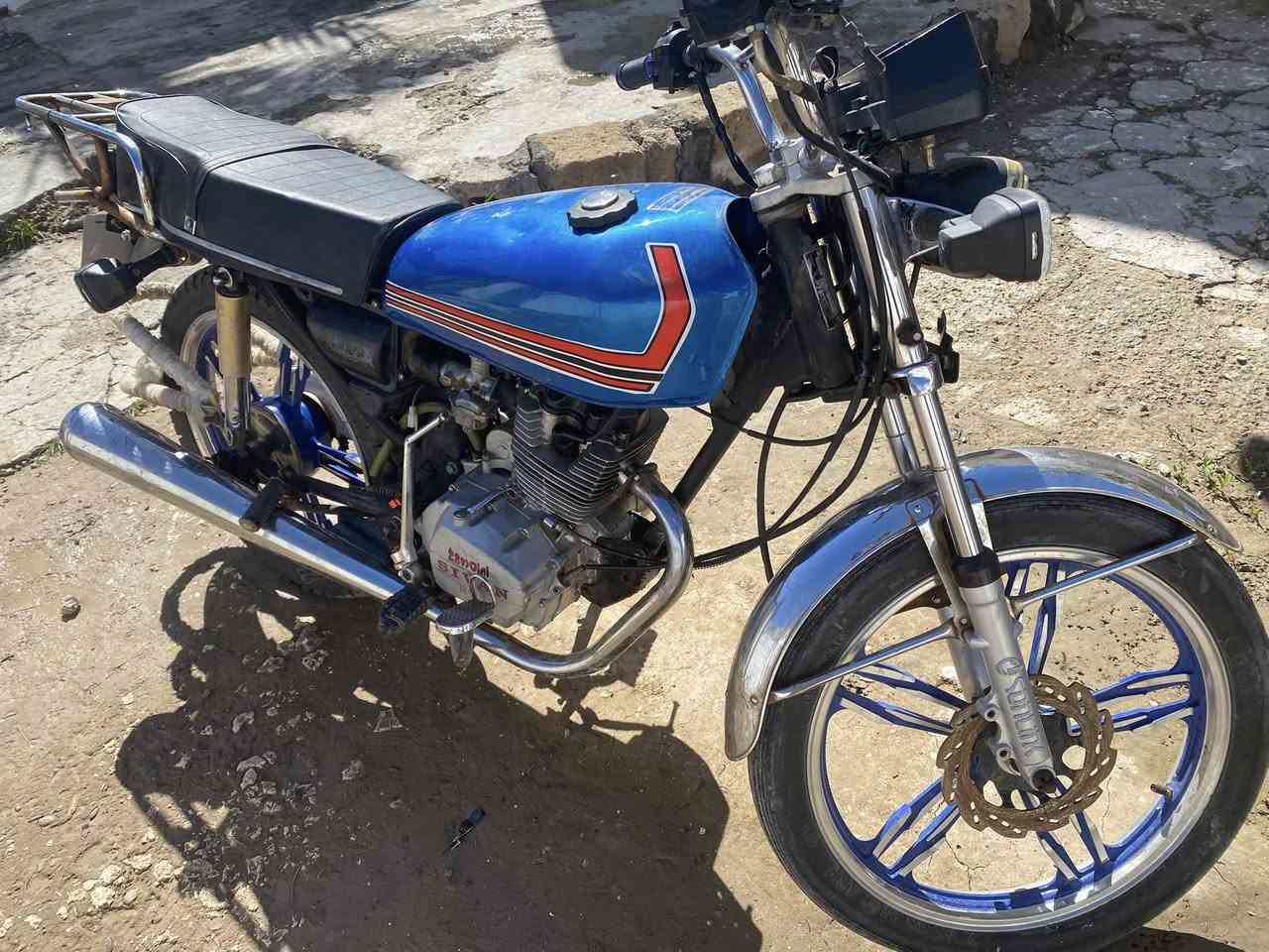 دراجه سيفان ٢١ للبيع كامله مكمله سلف هندر شغال تاير خلفي جديد اشاير ولايت وبك لايت كله حديث جديد شلعه معدل فول  بيها شويه نقوصات مثل اشاره خلفيه وحده  وصفاحيه وبريك امامي بس والباقي كله كامل مكاني بعقوبه ***********
